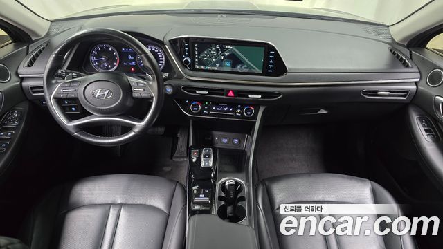 Hyundai Sonata — interior