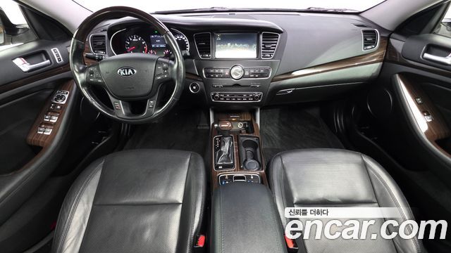 Kia K7 — interior