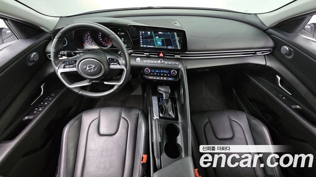 Hyundai Avante — interior
