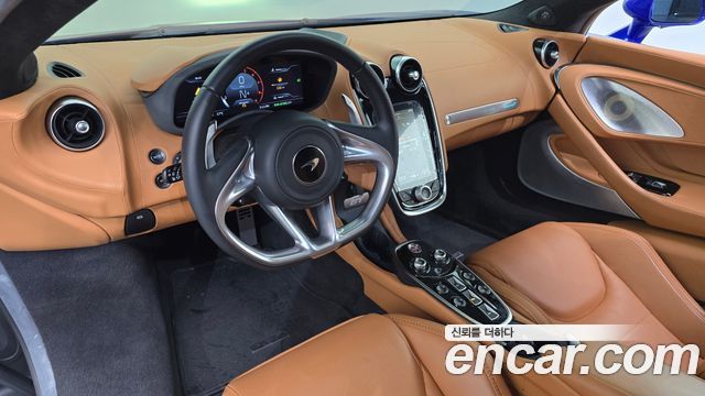 McLaren GT — interior
