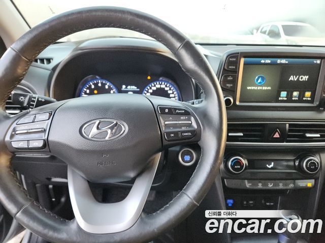 Hyundai Kona — interior