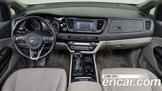 Kia Carnival — interior