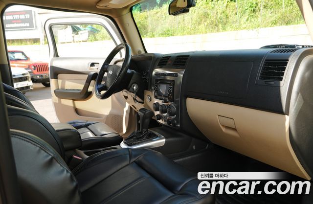 Hummer H3 — interior
