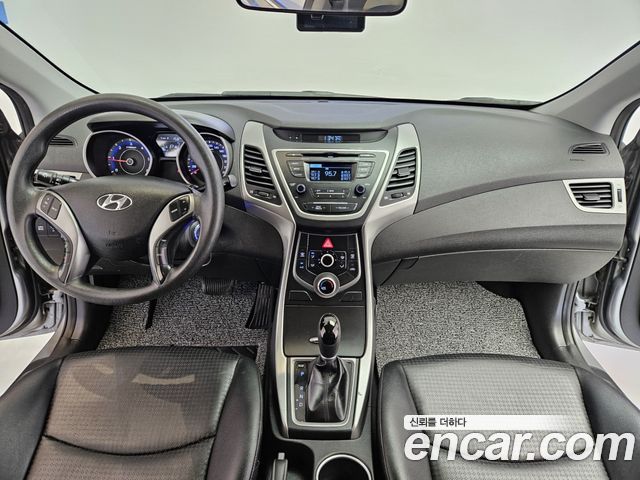 Hyundai Avante — interior