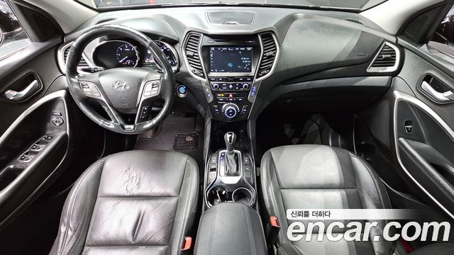 Hyundai Santa Fe — interior