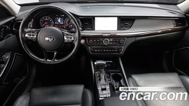 Kia K7 — interior