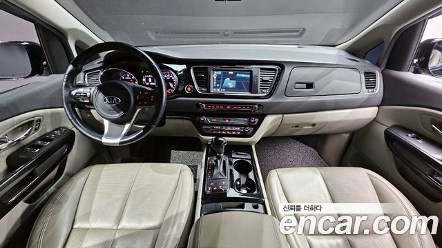 Kia Carnival — interior