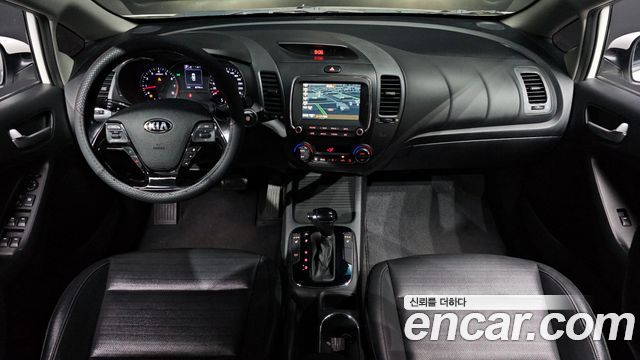 Kia K3 — interior