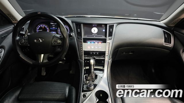 Infiniti Q50 — interior