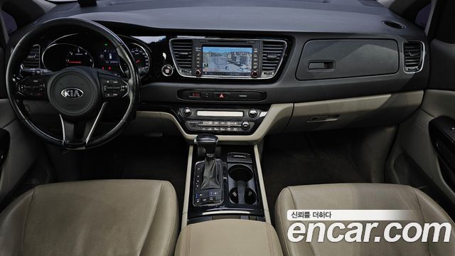 Kia Carnival — interior