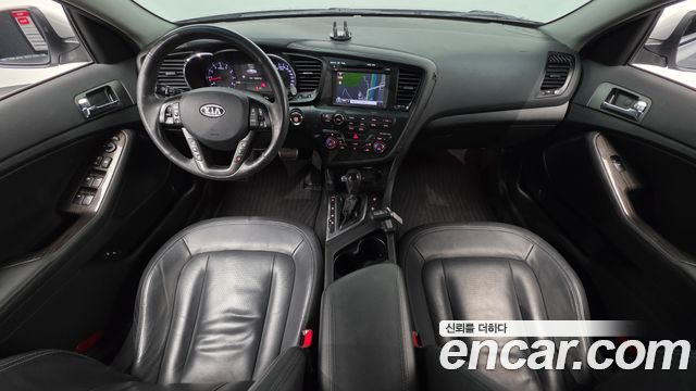 Kia K5 — interior
