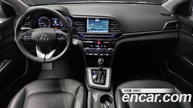 Hyundai Avante — interior