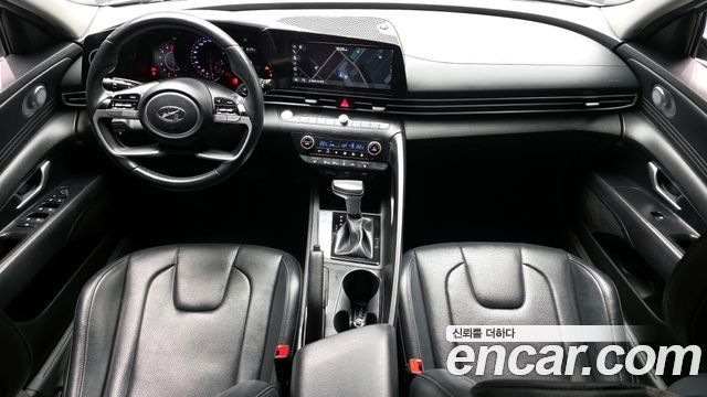 Hyundai Avante — interior