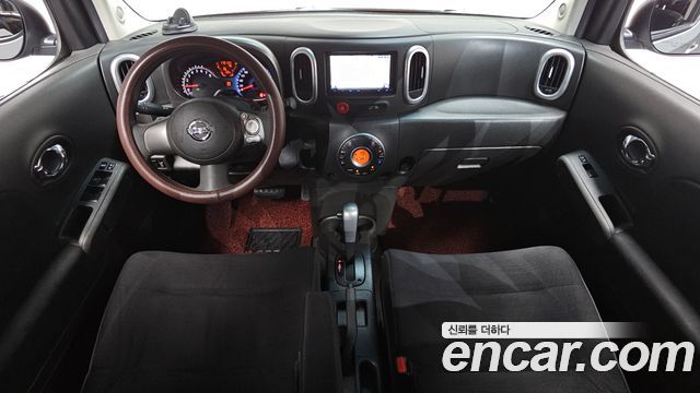 Nissan Cube — interior