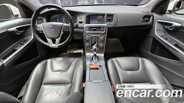Volvo S60 — interior