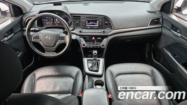 Hyundai Avante — interior