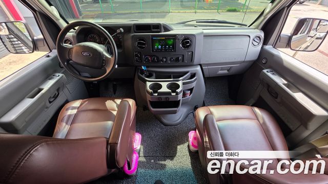 Ford E-Series — interior