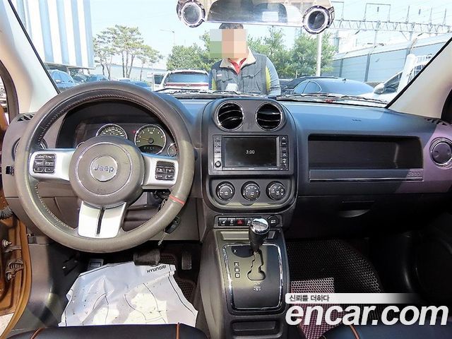 Jeep Compass — interior