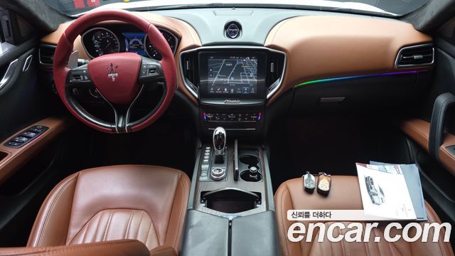 Maserati Ghibli — interior