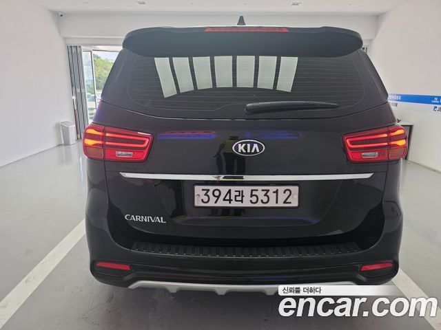 Kia Carnival — interior