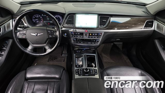 Genesis G80 — interior