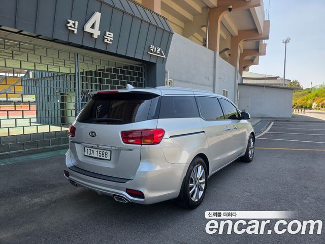 Kia Carnival — interior