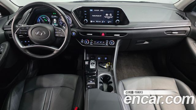 Hyundai Sonata — interior