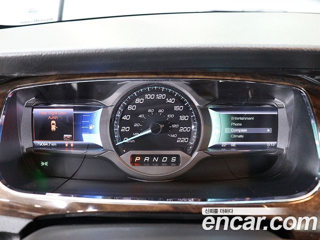 Ford Taurus — interior