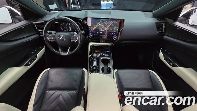 Lexus NX — interior