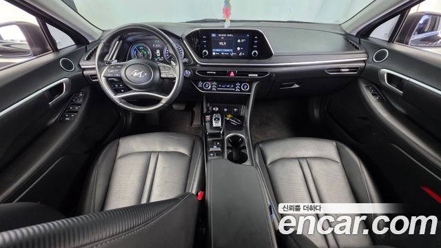 Hyundai Sonata — interior