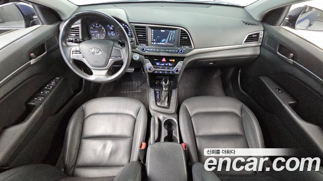 Hyundai Avante — interior