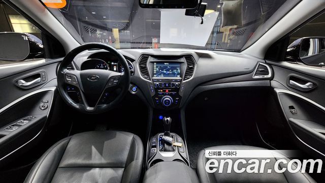 Hyundai Santa Fe — interior