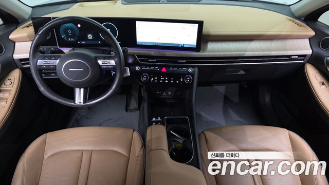 Hyundai Sonata — interior