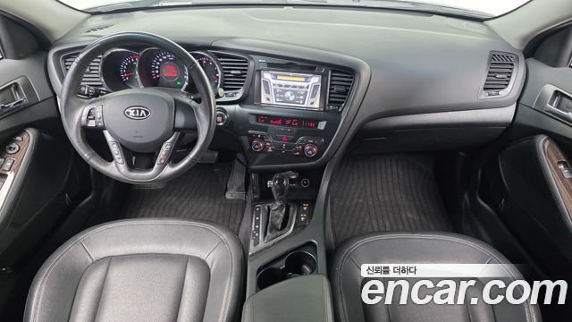 Kia K5 — interior