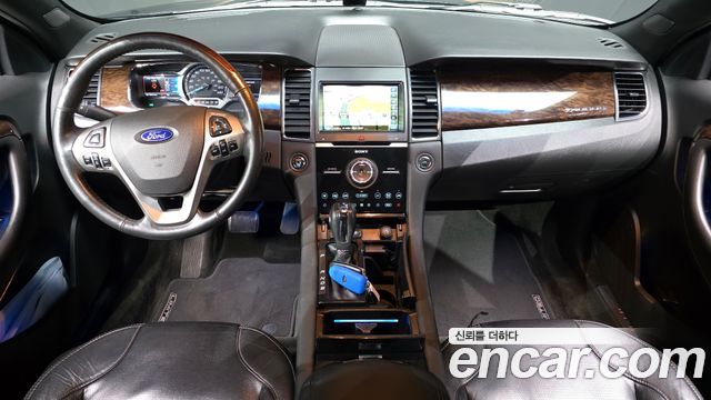 Ford Taurus — interior