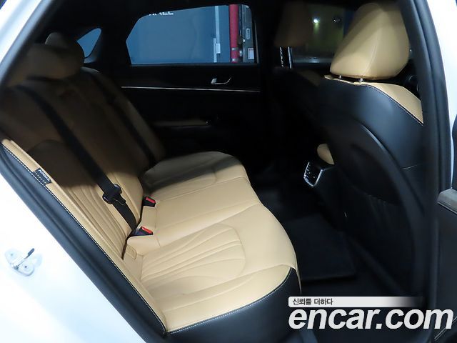 Kia K5 — interior