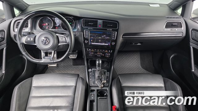 Volkswagen Golf — interior