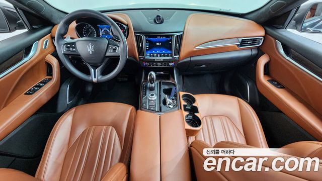 Maserati Levante — interior