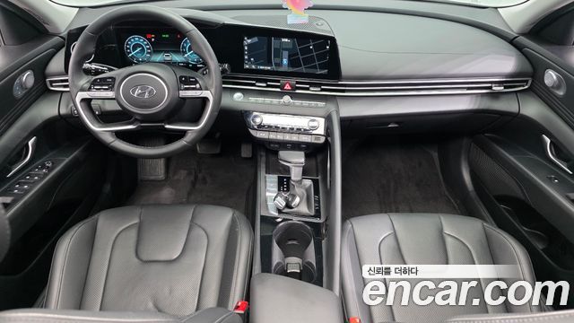 Hyundai Avante — interior
