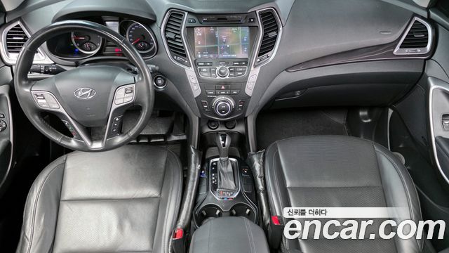 Hyundai Santa Fe — interior