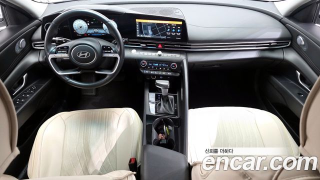 Hyundai Avante — interior