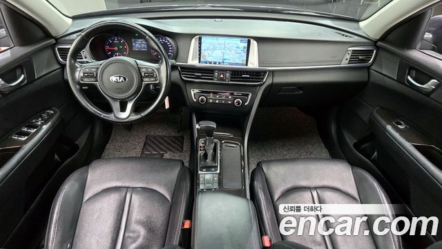 Kia K5 — interior