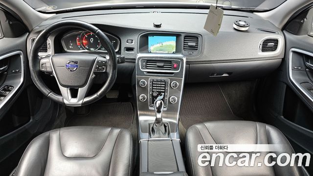 Volvo S60 — interior