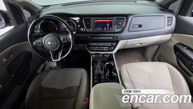 Kia Carnival — interior