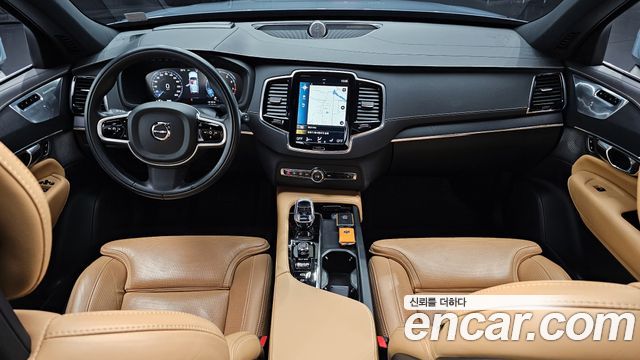 Volvo XC90 — interior