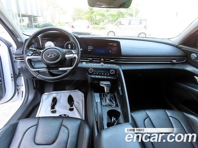 Hyundai Avante — interior