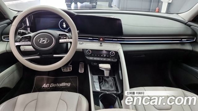 Hyundai Avante — interior