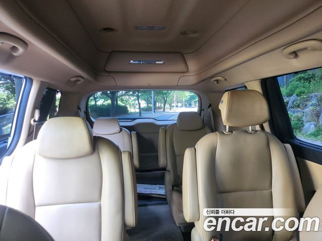Kia Carnival — interior