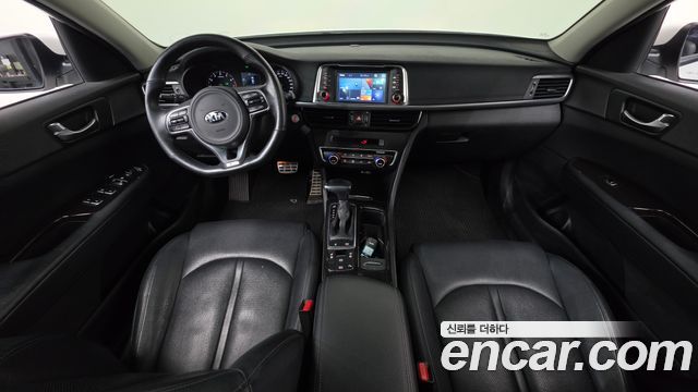 Kia K5 — interior