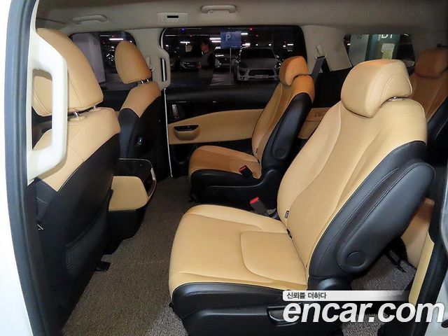 Kia Carnival — interior